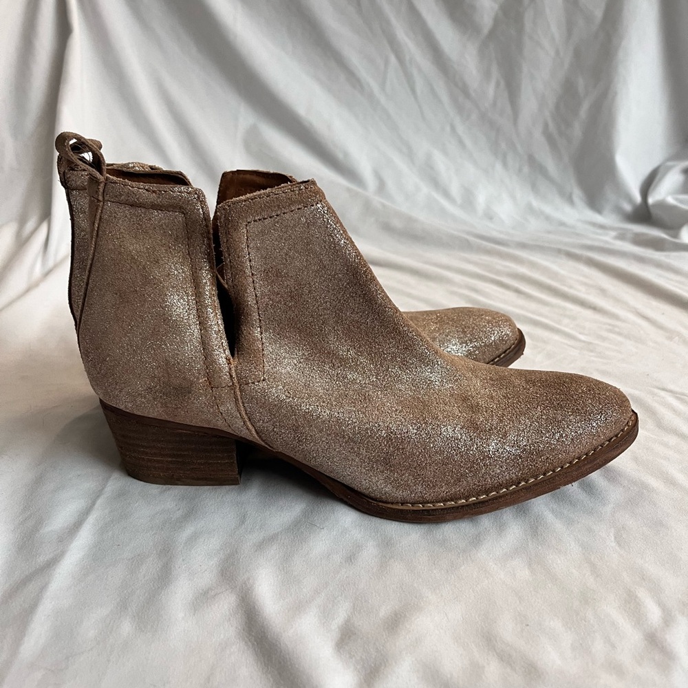 Genuine leather Diba True Stop ankle boots in 9.5 metallic leather wooden heel